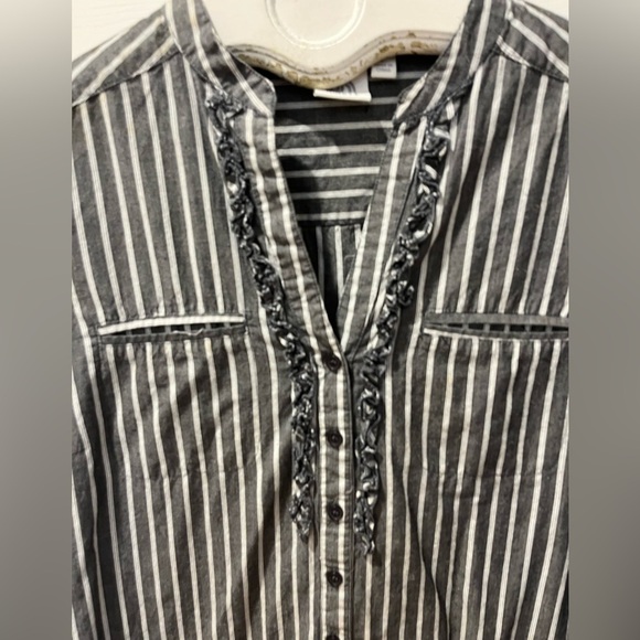 NINETY  – Grey Striped Blouse with Ruffle Detail – Size L - Picture 6 of 9
